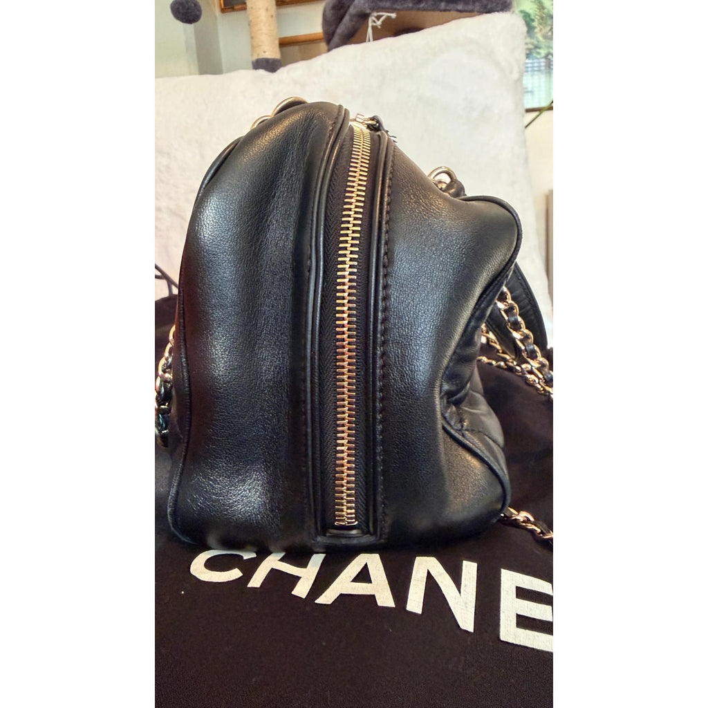 CHANEL BLACK QUILTED BOWLING CHAIN BAG