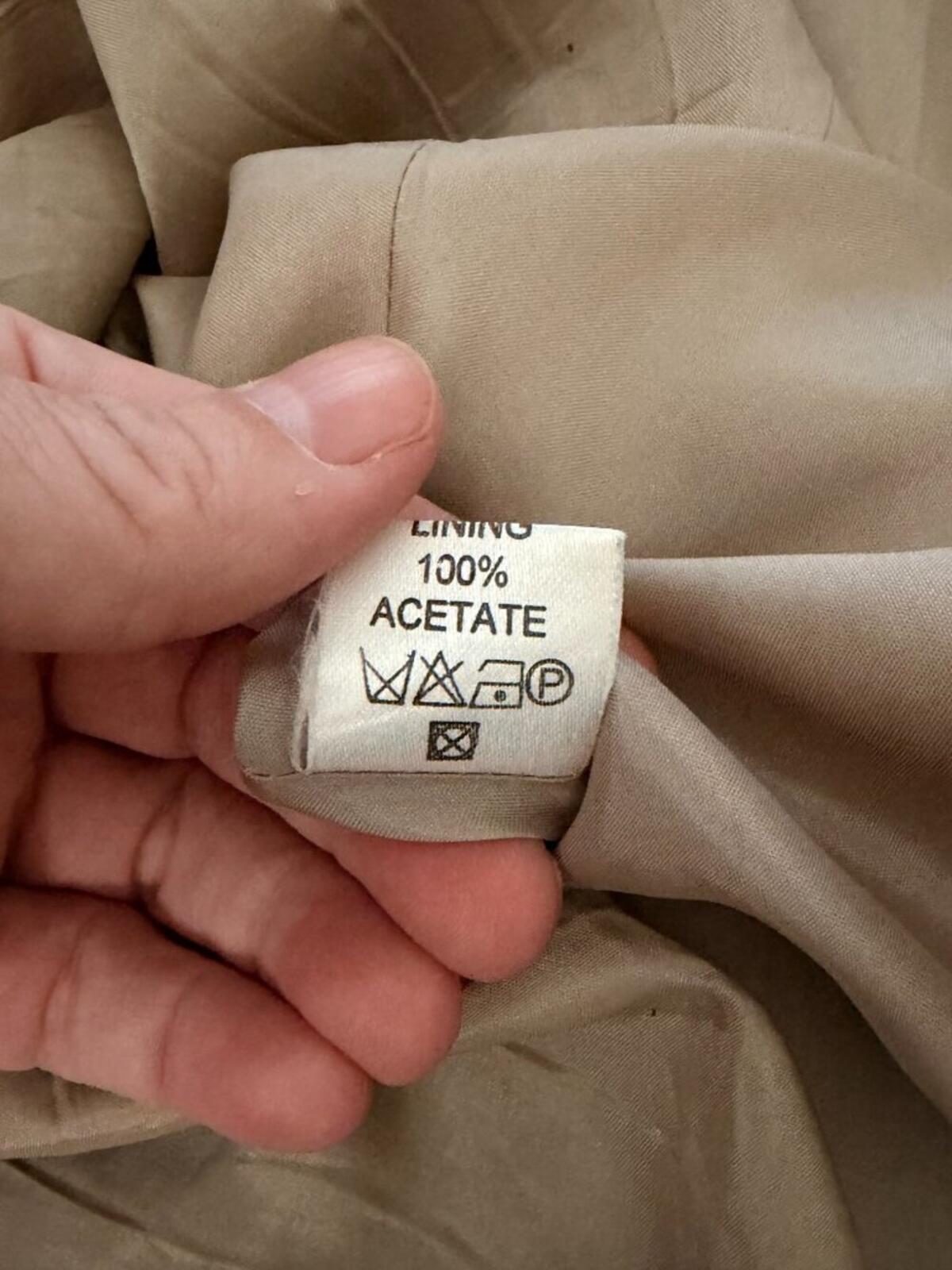 Care label showing fabric composition of 100% acetate for a garment lining.