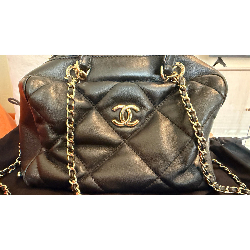 CHANEL BLACK QUILTED BOWLING CHAIN BAG