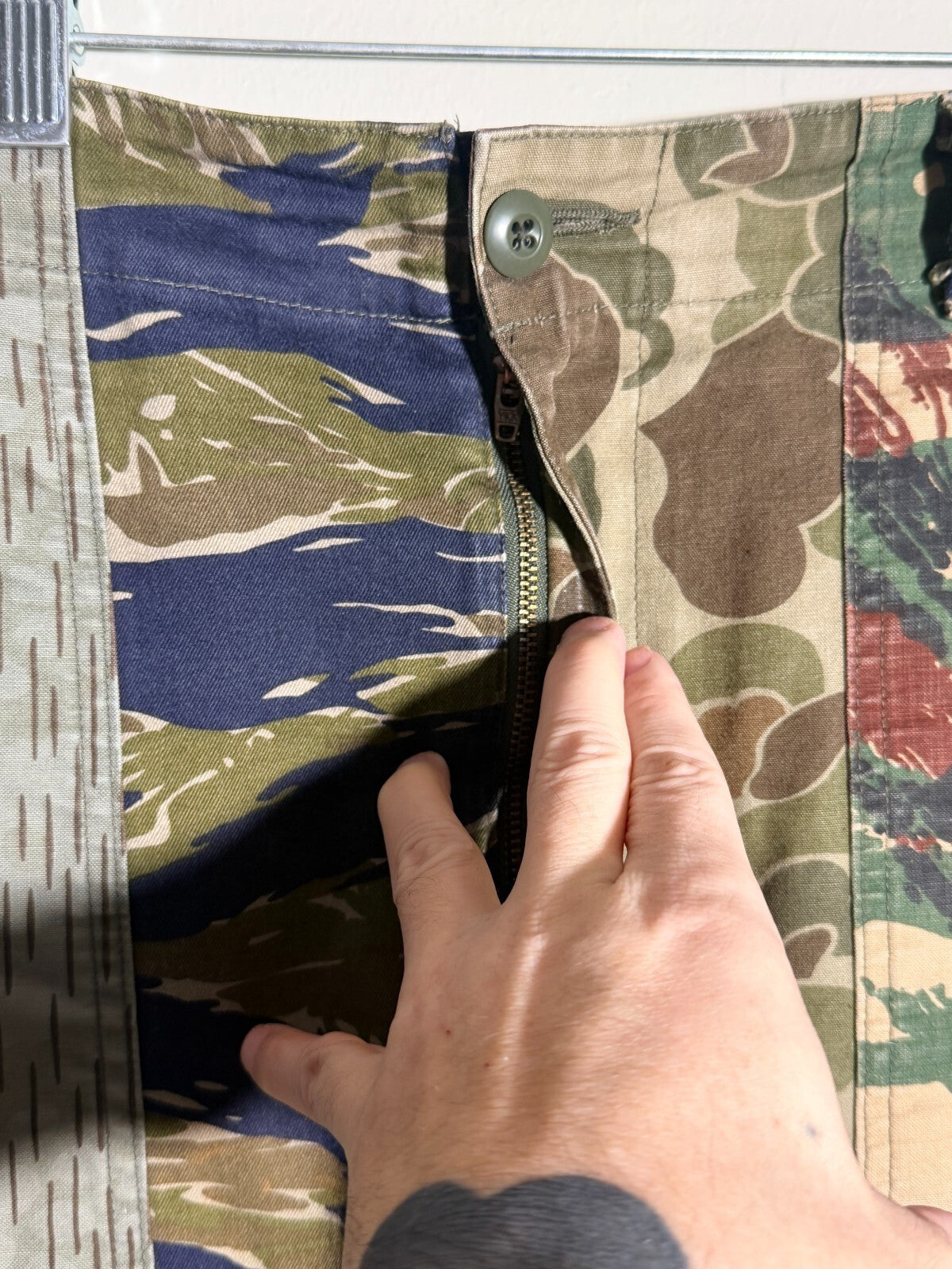SOUTH2 WEST8 NEEDLES CRAZY CAMO FATIGUE ARMY STRAIGHT LEG PANTS NEPENTHES