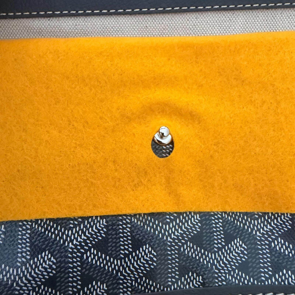 Close-up of the interior straps of an authentic Goyard St. Louis bag GM- Goyardine with felt pouch.